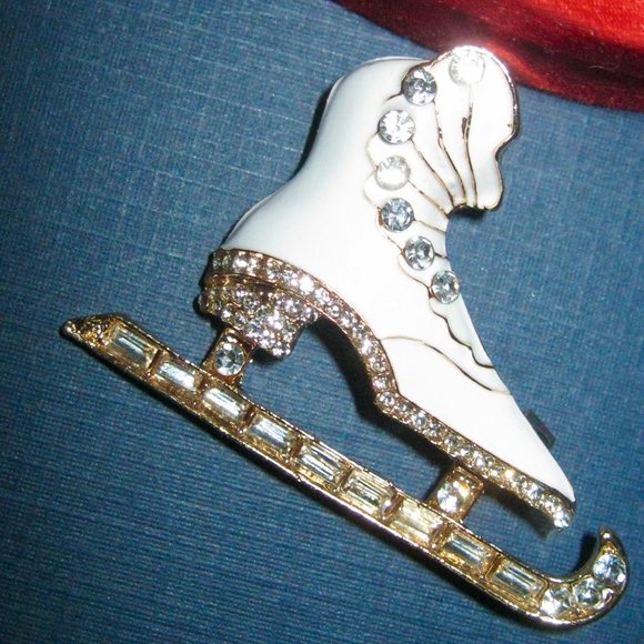 "VINTAGE VICTORIAN-LOOK FANCY ICE SKATE W/RHINESTONES & ENAMEL-GOLD TONE BEAUTY" - Picture 8 of 9